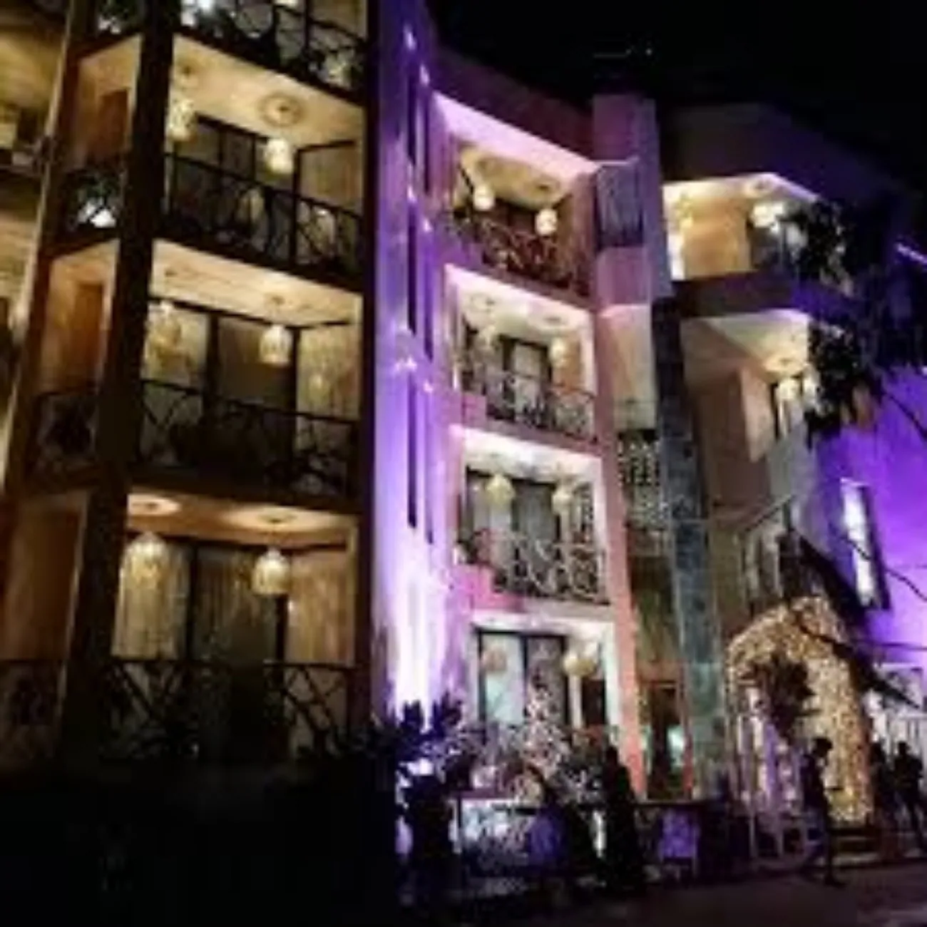 Xkeban facade at night